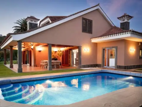 Chalet en calle calle Brezo, , nº 17