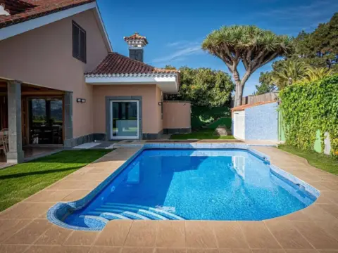 Chalet en calle calle Brezo, , nº 17