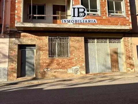 Edificio en calle Escuelas, 7