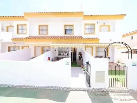 Casa adosada en Carrer del Río Seco