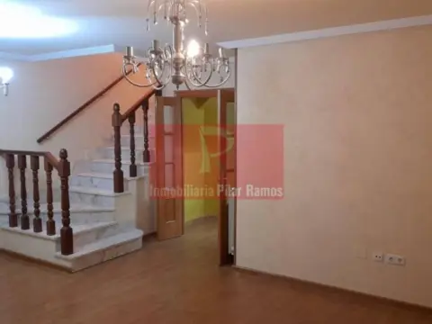 Casa adosada en Valdefresno