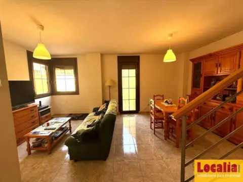 Casa adosada en Venta de Baños