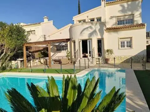Chalet en Avenida Ramblas de Oleza