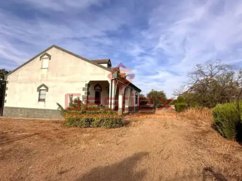 Chalet en Almendralejo