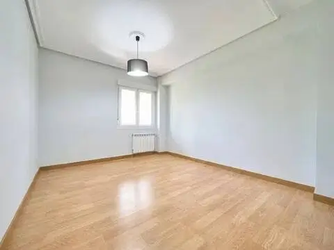 Piso en Lakua-Gobierno Vasco