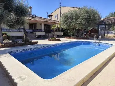 Chalet en calle Castillo de Monteagudo