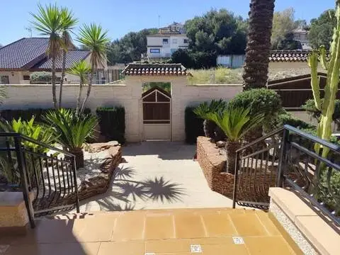 Chalet en calle Castillo de Monteagudo