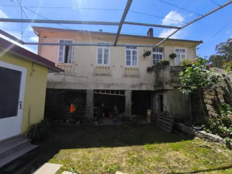 Casa en San Lorenzo "Oliveira"
