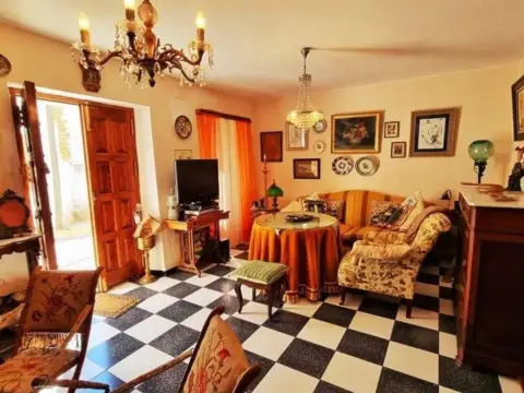 Casa rústica en calle de Ordóñez Rincón