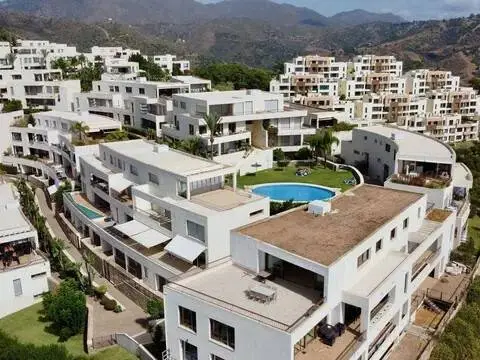 Ático en calle G5G7+Wq Marbella, Espana No Number