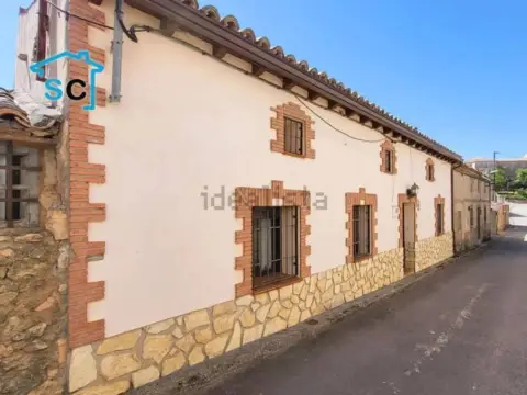 Casa adosada en Renales