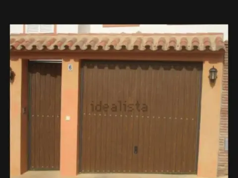 Casa adosada en calle Cristo de los Molinos