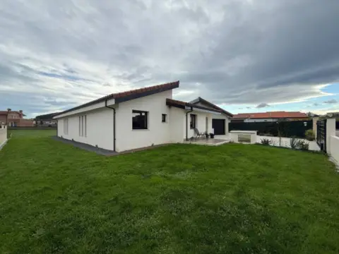 Casa adosada en Meruelo