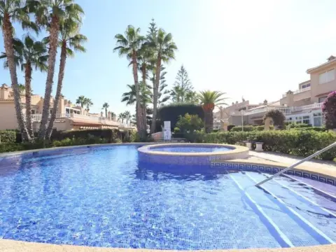 Piso en Playa Flamenca-Las Piscinas