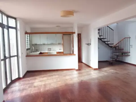 Dúplex en calle de la Piragua