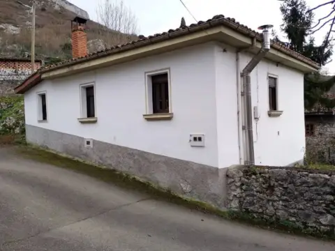 Casa rústica en calle de Entrago