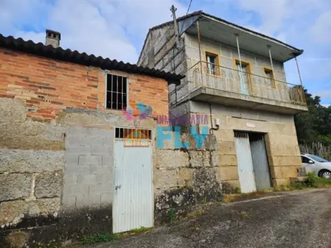Casa en Castiñeiras (Toén)