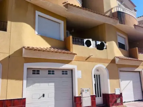 Casa adosada en Los Alcázares