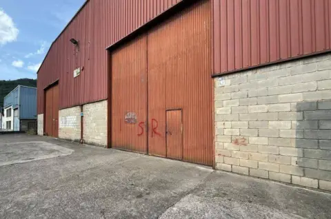 Nave industrial en Riaño-Barros