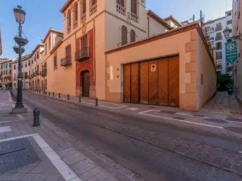 Almacén en callejón Pavaneras