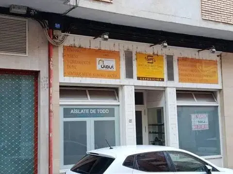 Local comercial en calle de Santa Lucía