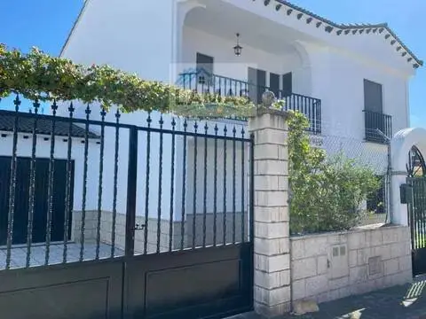 Chalet en Santa María de Las Lomas