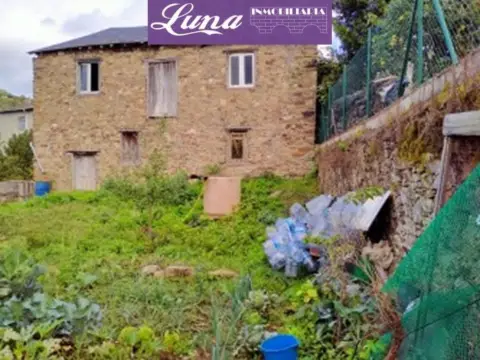 Casa en calle Salas de los Barrios