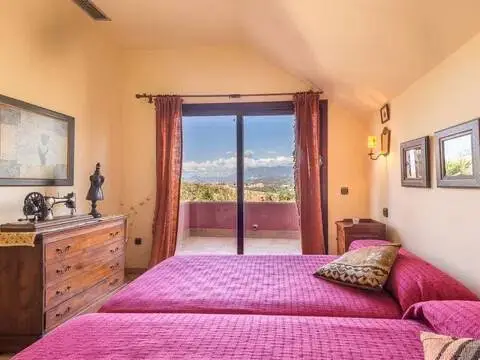 Chalet en Cabopino-Reserva de Marbella