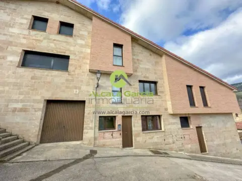 Casa adosada en Molinos de Duero