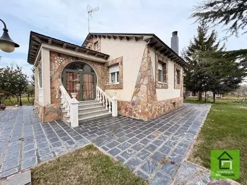 Chalet en Morales del Vino