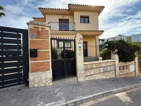 Chalet en Urbanización Calahonda-Golf-Riviera del Sol-Miraflores