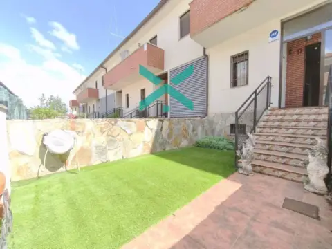 Casa pareada en Las Ventas de Retamosa