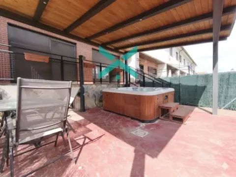 Casa pareada en Las Ventas de Retamosa