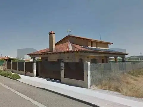 Chalet en Aldeamayor de San Martín