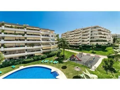 Piso en calle Urb Campos de Guadalmina, 29670