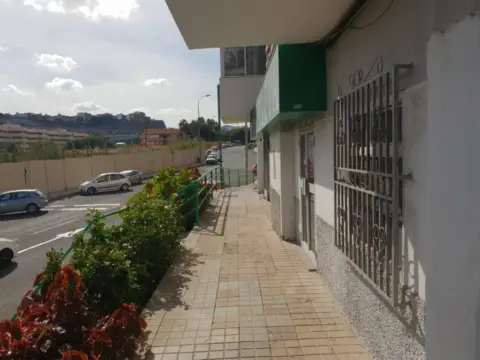 Local comercial en calle de Manuel de Falla