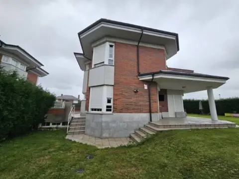 Chalet en Corvera de Asturias