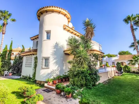 Casa en Cabo Roig-La Zenia-La Regia