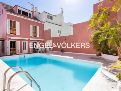 Casa adosada en La Salud-El Perú-Cruz del Señor-Buenavista