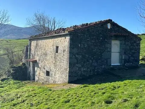 Casa rústica en calle Diseminado Busta, 1118