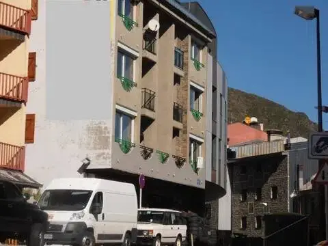 Edificio en calle C-Bearn, 21