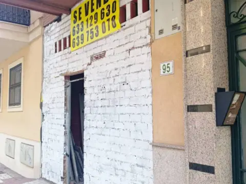 Local comercial en Camino de Suárez