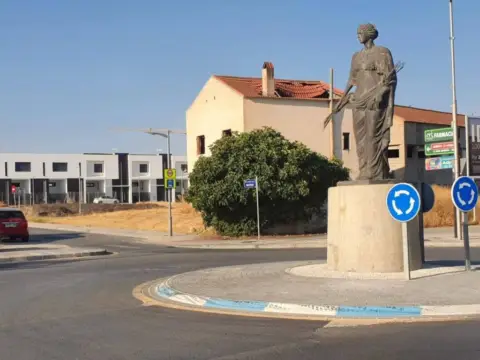 Terreno en Zona de San Cayetano-Avenida Cristóbal Colón