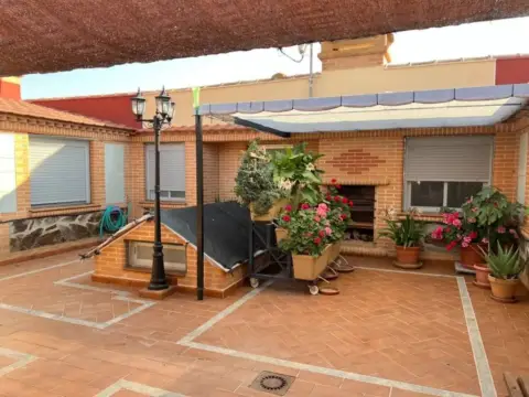 Chalet en Herencia