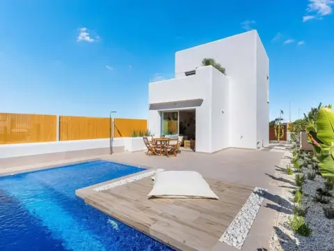 Chalet en Las Lomas del Rame