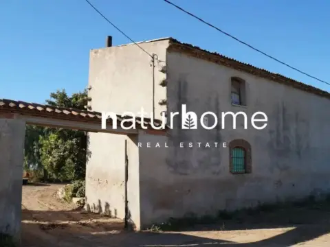 Casa rústica en calle Placa de Les Escoles Velles, 10