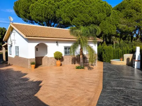 Casa rústica en Hinojos