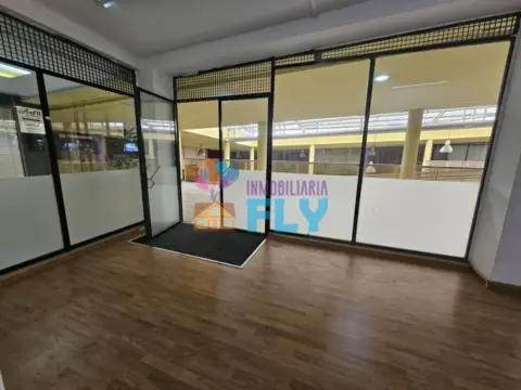 Local comercial en A Valenza