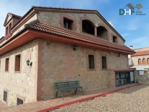 Casa en Torrejón El Rubio