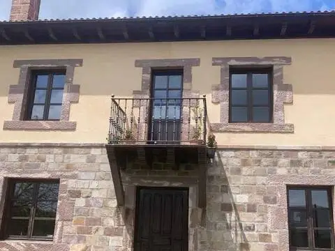 Casa rústica en calle Plaza La Riana, 18